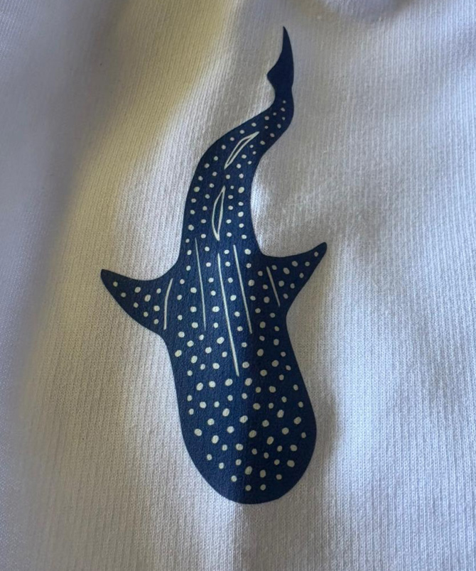 white-hoodie-detail